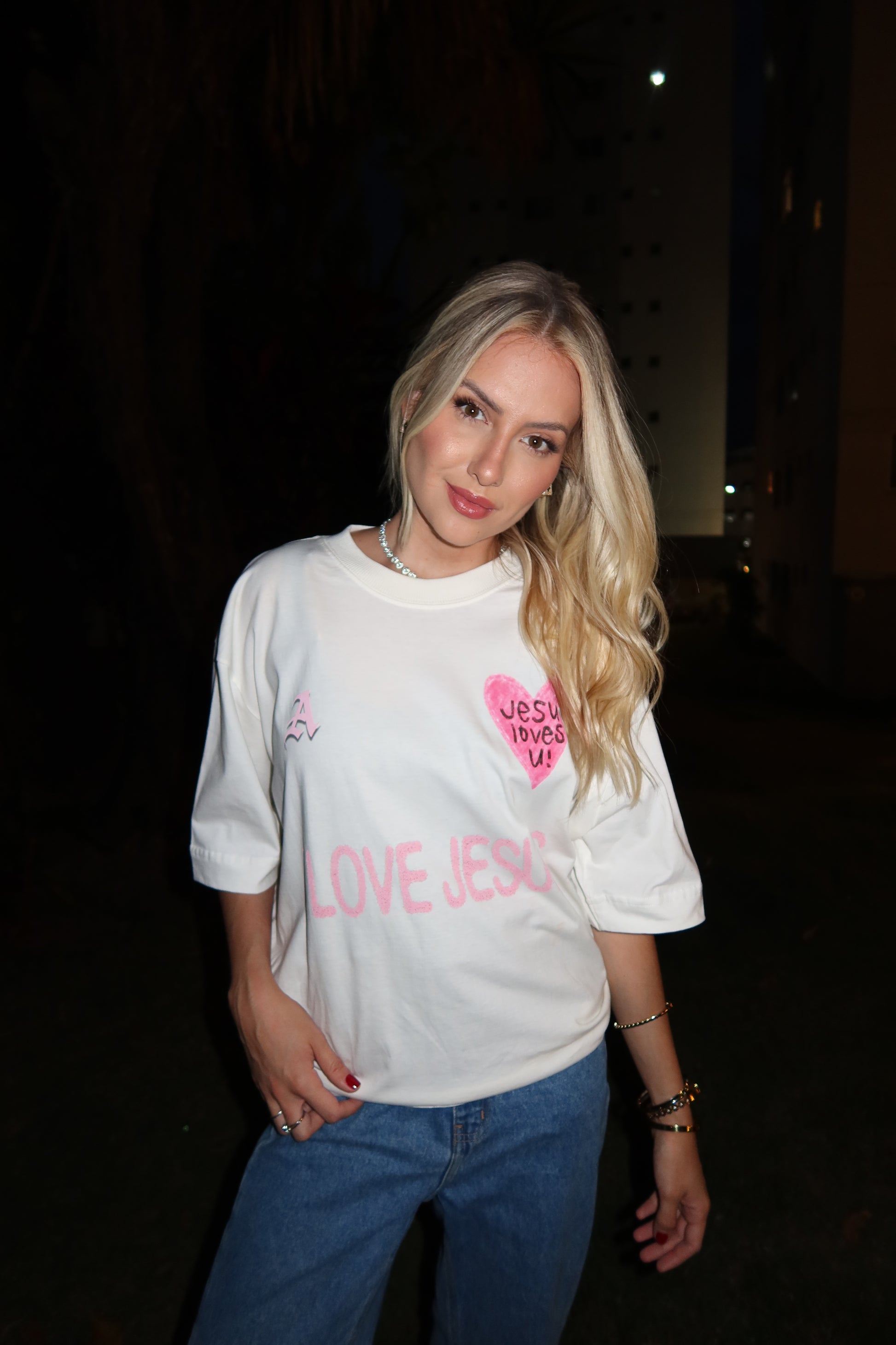 TEE OVERSIZED 'JESUS LOVES U'