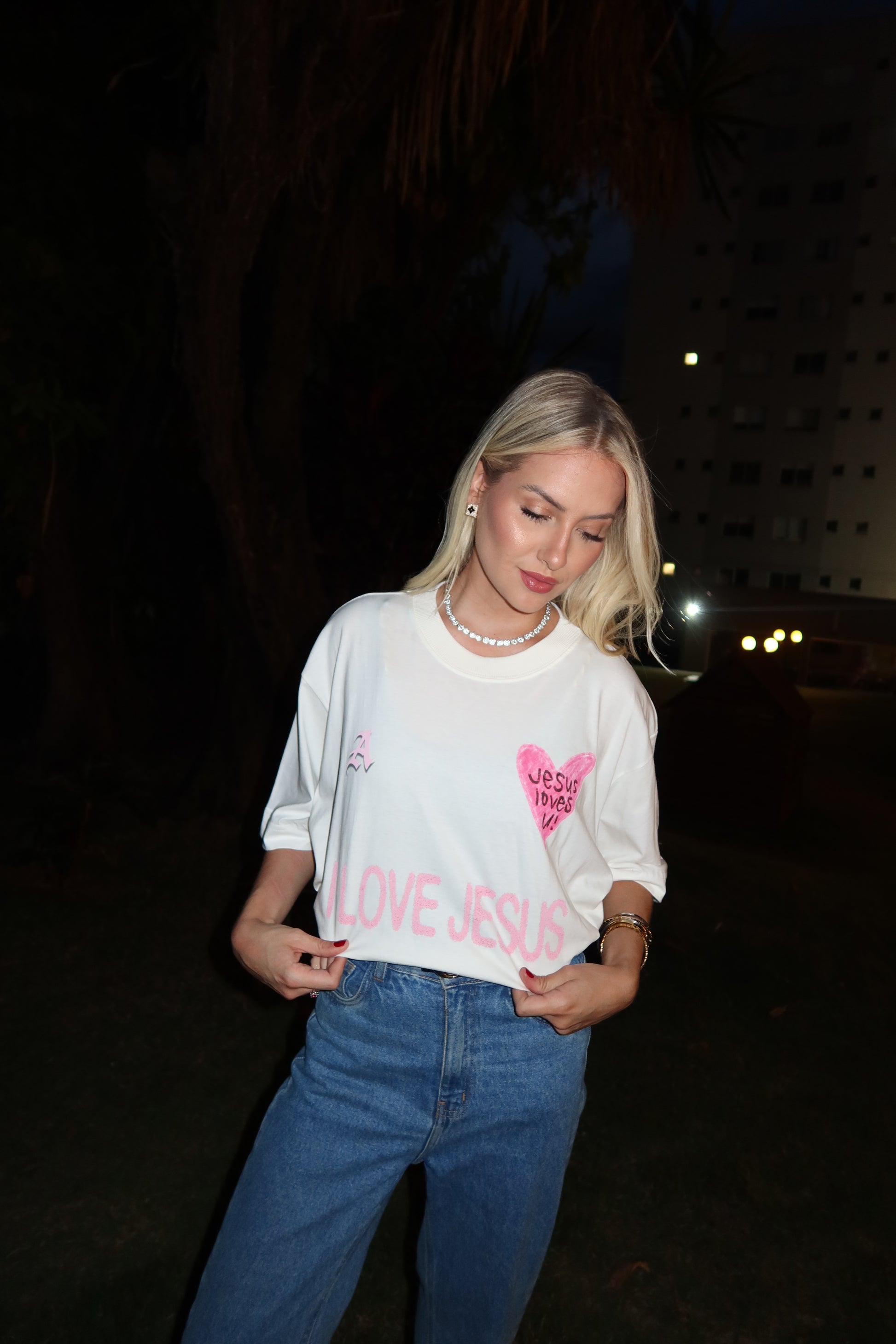 TEE OVERSIZED 'JESUS LOVES U'