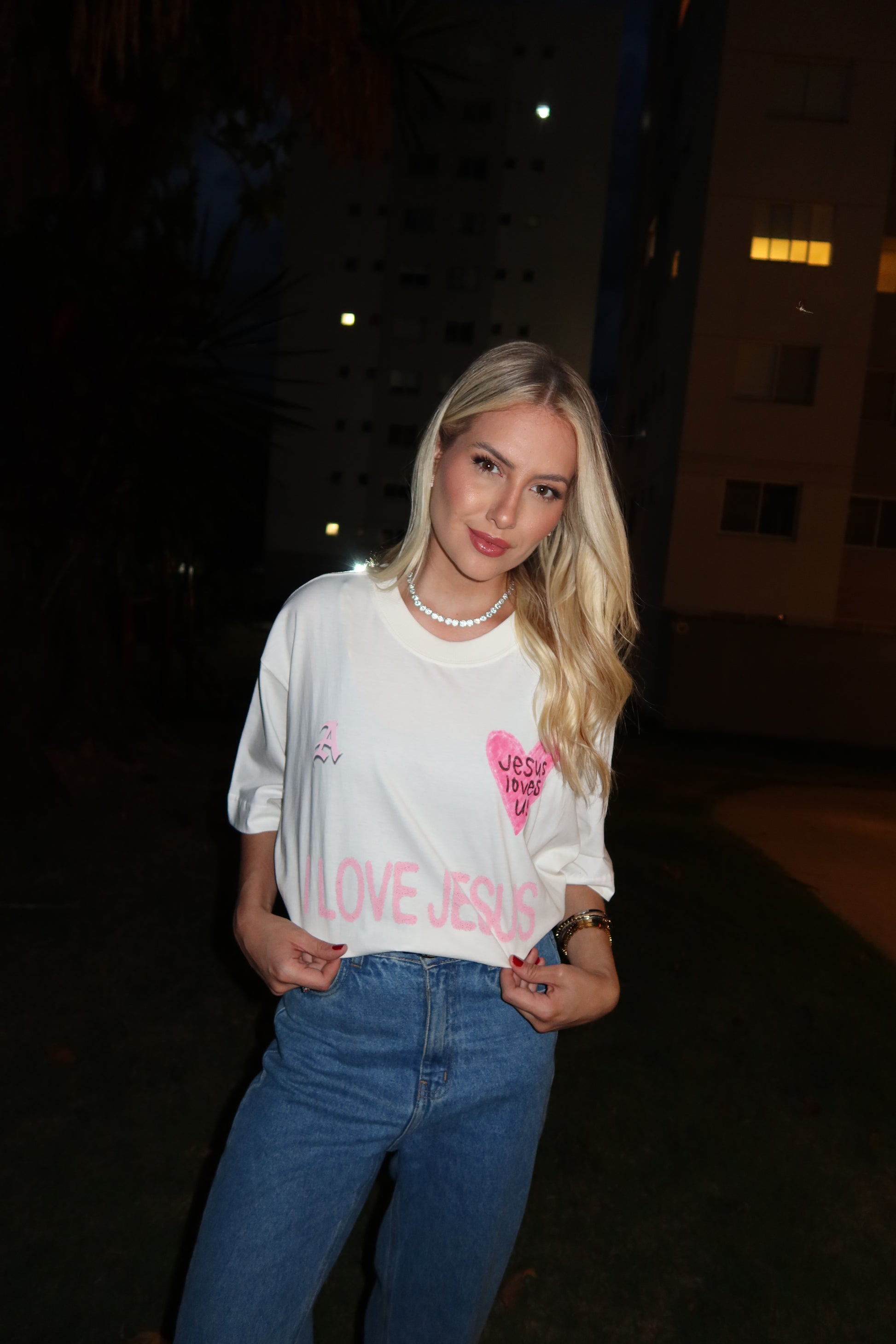 TEE OVERSIZED 'JESUS LOVES U'