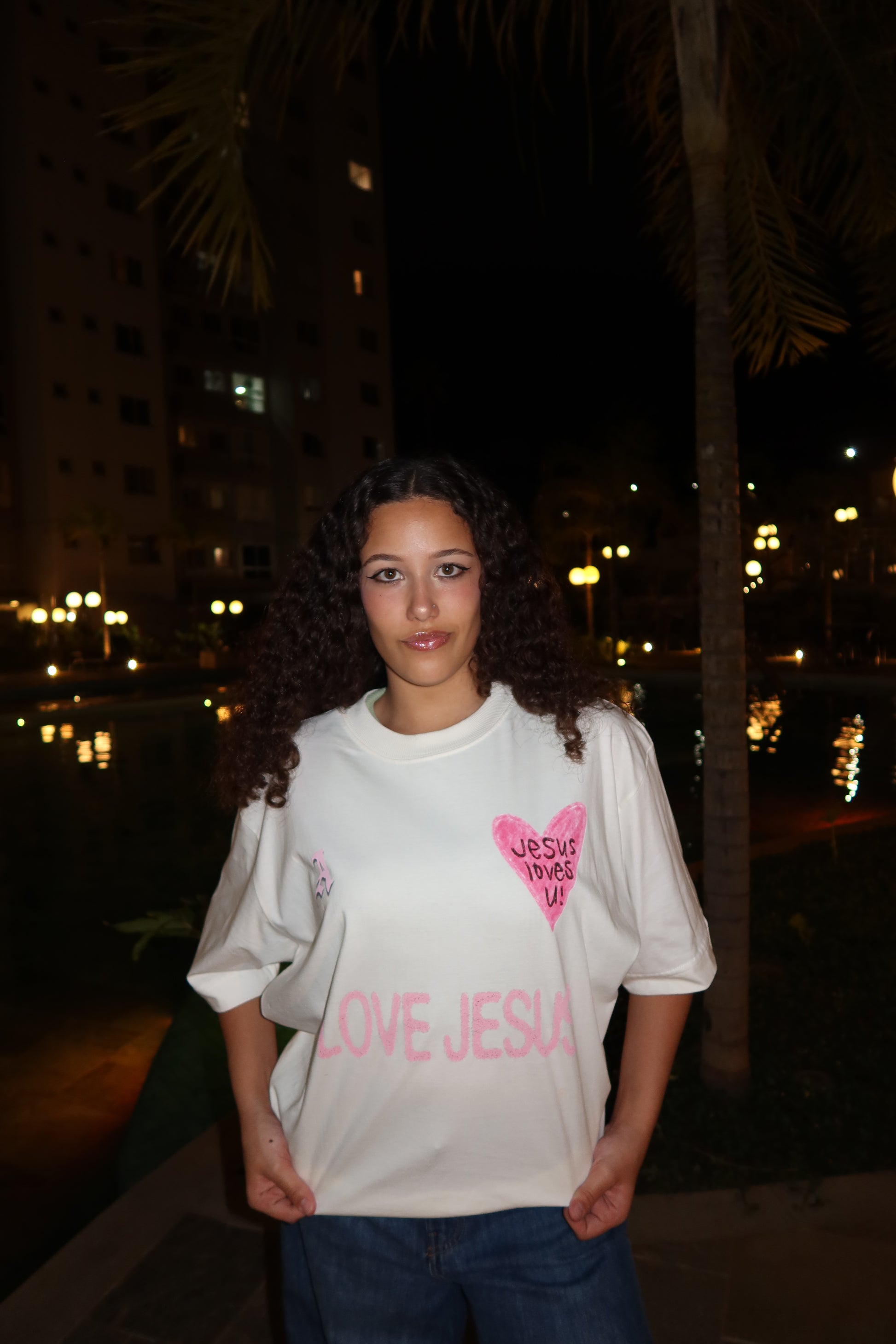 TEE OVERSIZED 'JESUS LOVES U'