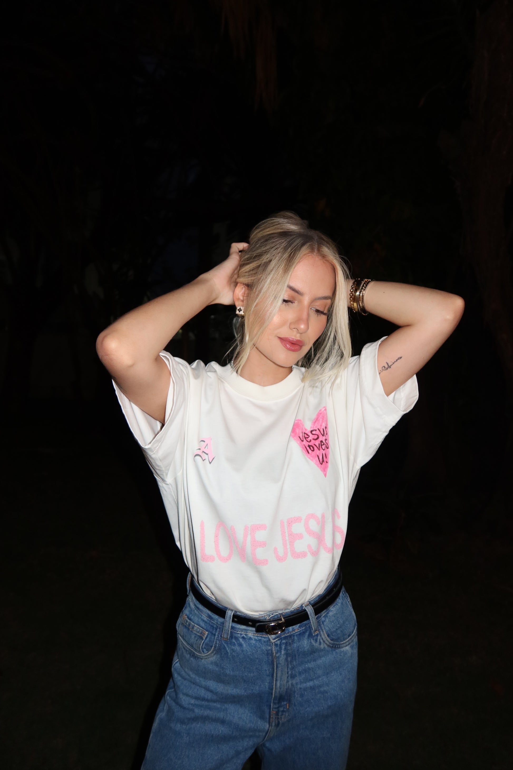 TEE OVERSIZED 'JESUS LOVES U'
