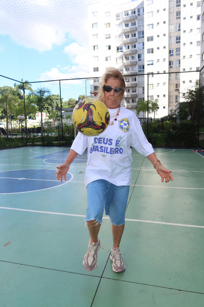 TEE BOXY 'DEUS É BRASILEIRO' - BRANCO