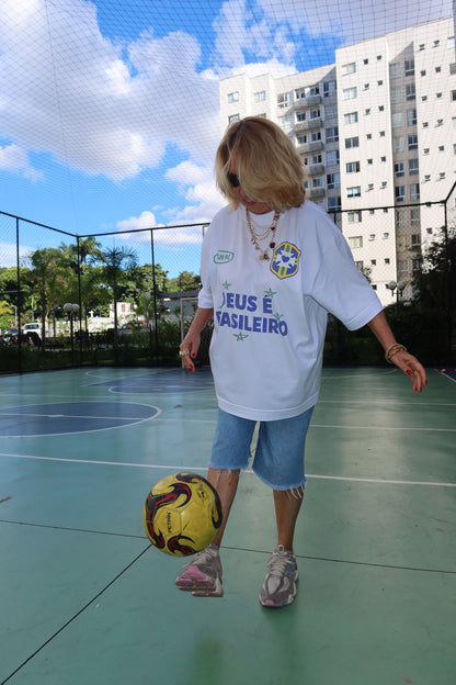 TEE BOXY 'DEUS É BRASILEIRO' - BRANCO