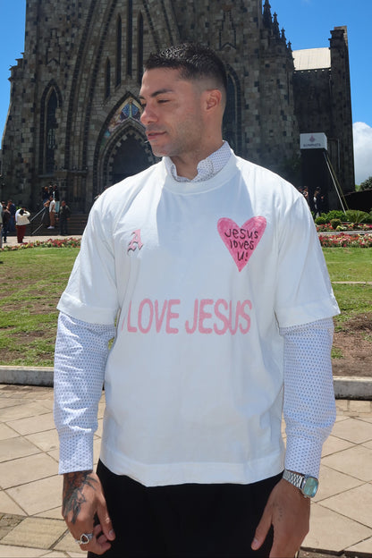 TEE BOXY 'JESUS LOVES U'