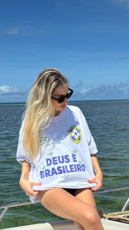 TEE BOXY 'DEUS É BRASILEIRO' - BRANCO