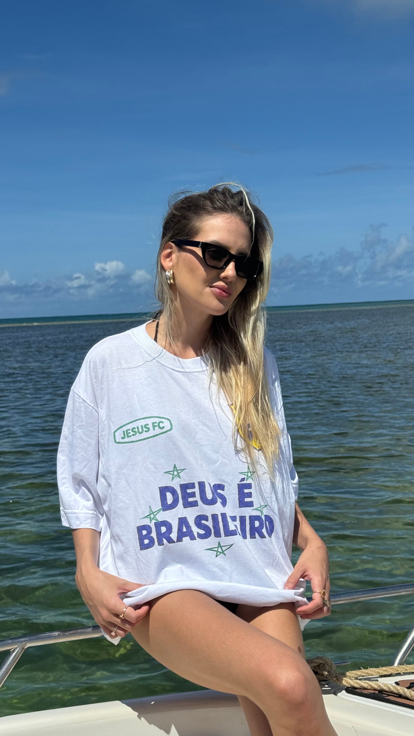 TEE BOXY 'DEUS É BRASILEIRO' - BRANCO