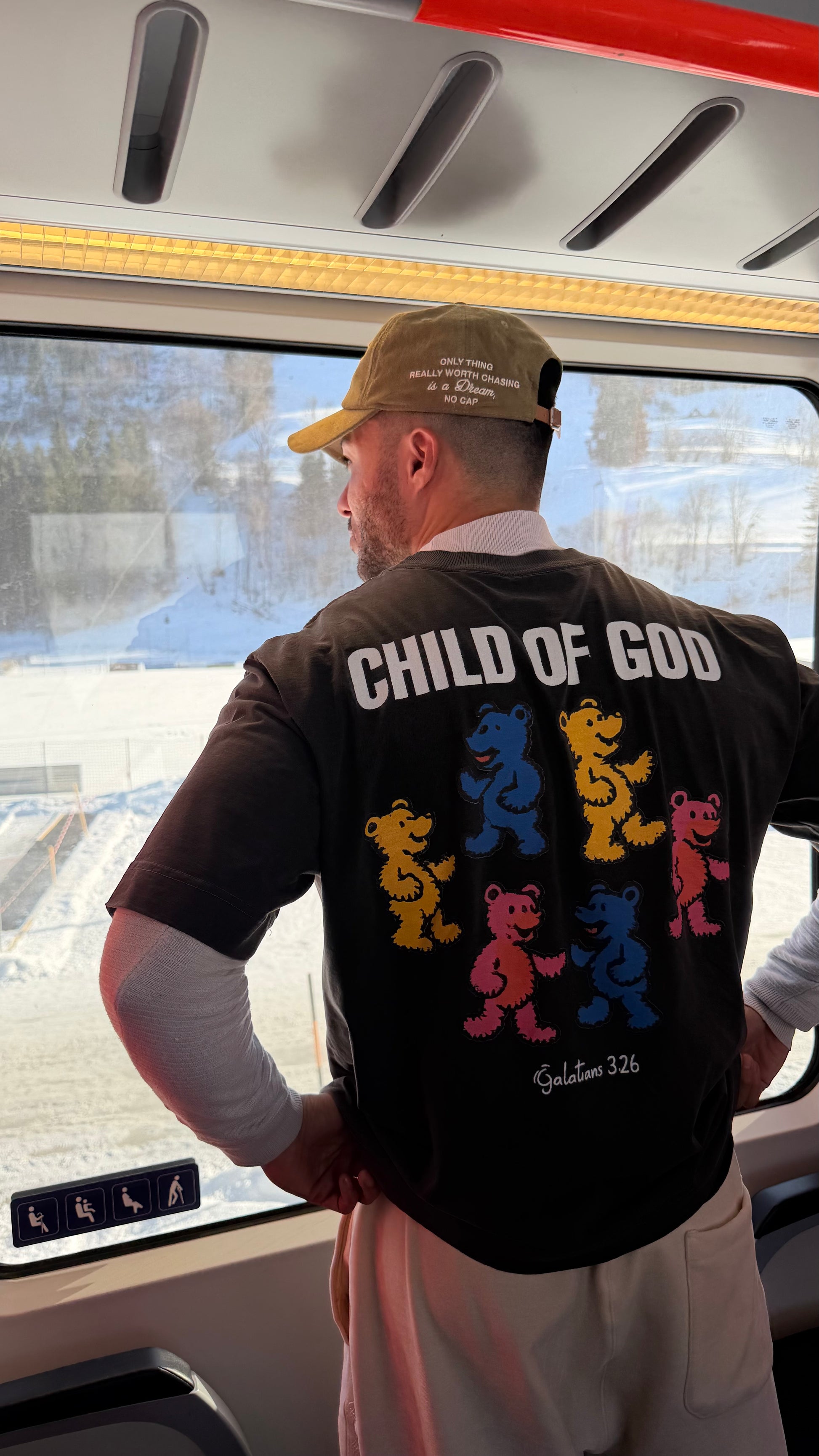 CAMISETA BOXY ‘FILHOS DE DEUS’ [FRENTE E COSTAS]