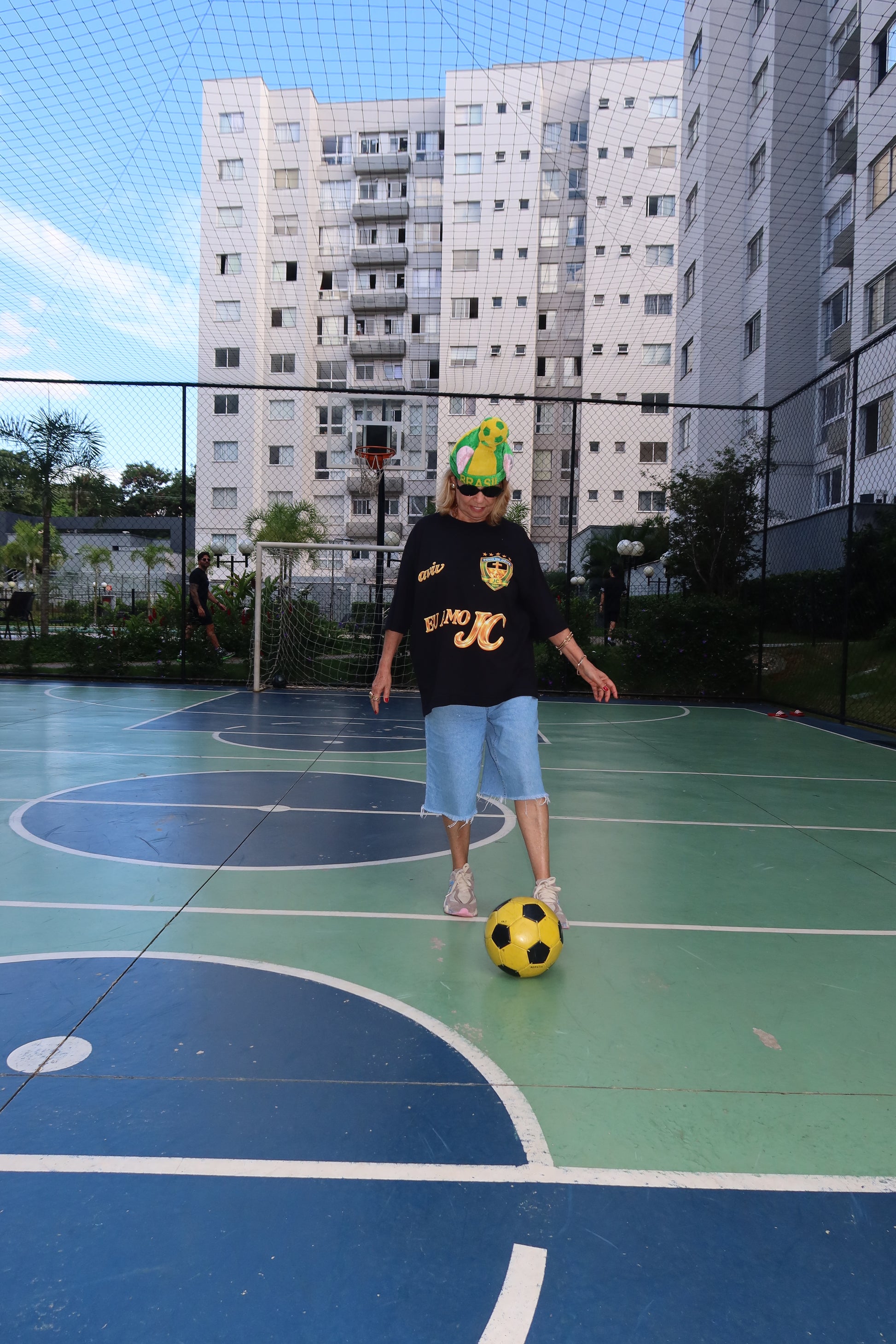 TEE BOXY 'JESUS FC - DOURADO'