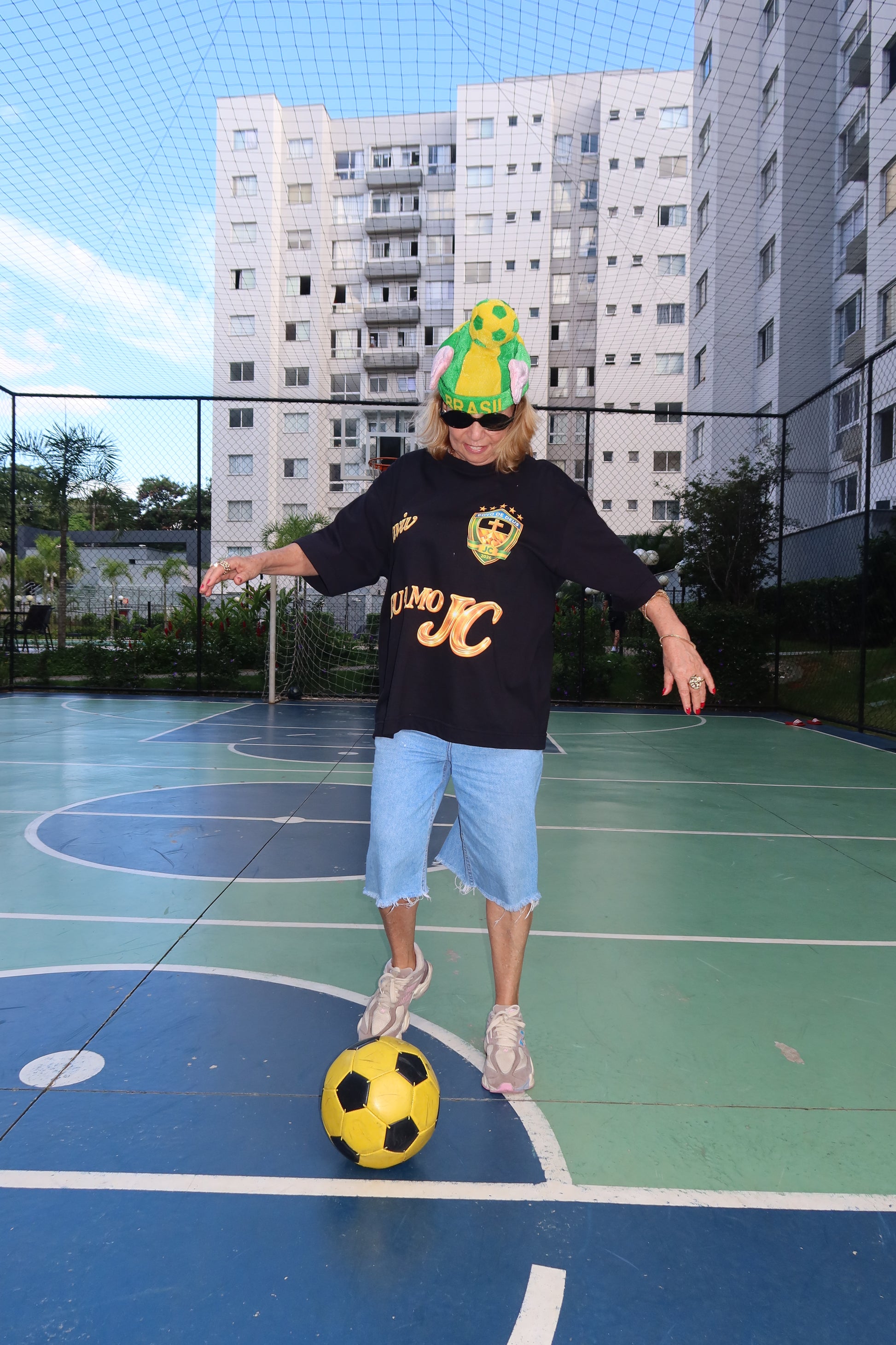 TEE BOXY 'JESUS FC - DOURADO'