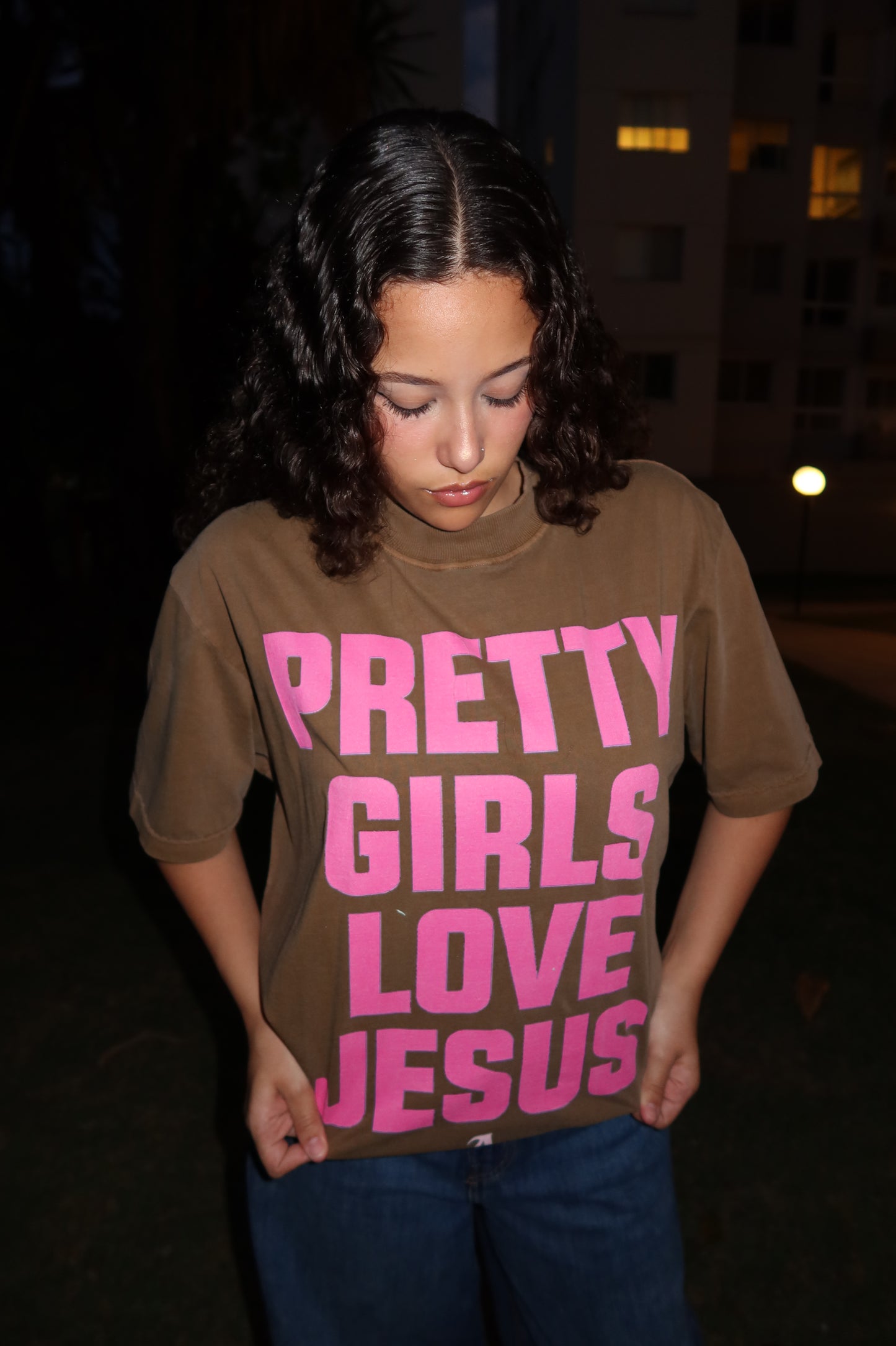 TEE OVERSIZED 'PRETTY GIRLS - INGLÊS'