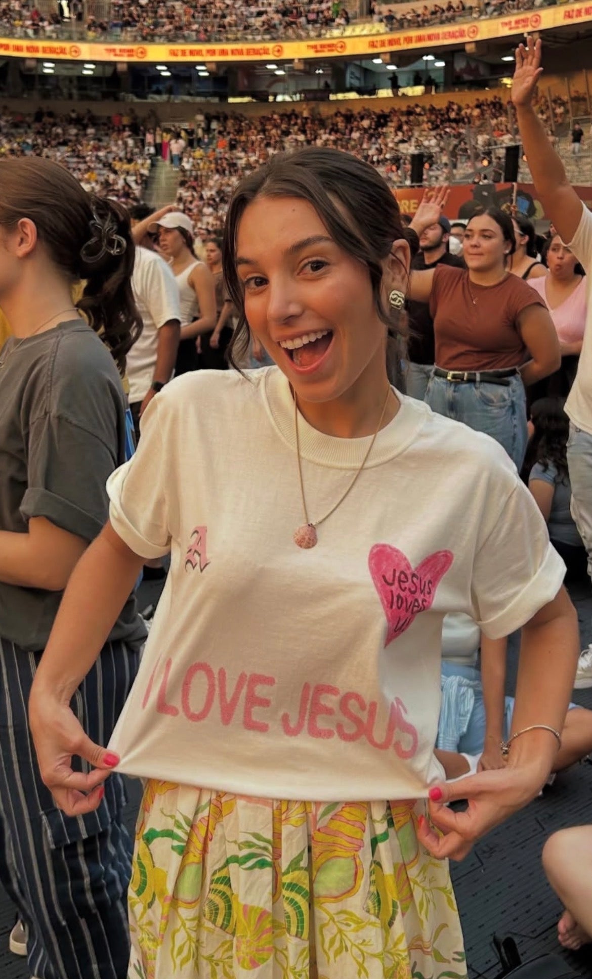 TEE OVERSIZED 'JESUS LOVES U'