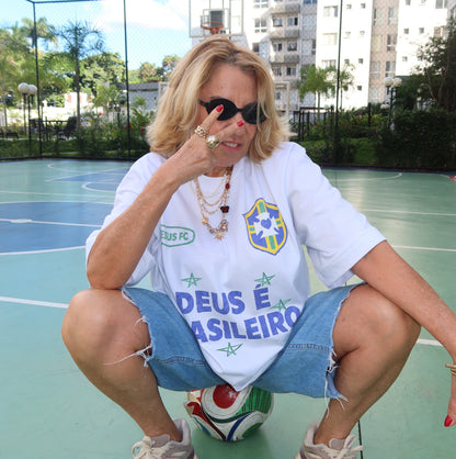 TEE BOXY 'DEUS É BRASILEIRO' - BRANCO