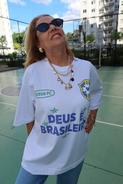TEE BOXY 'DEUS É BRASILEIRO' - BRANCO