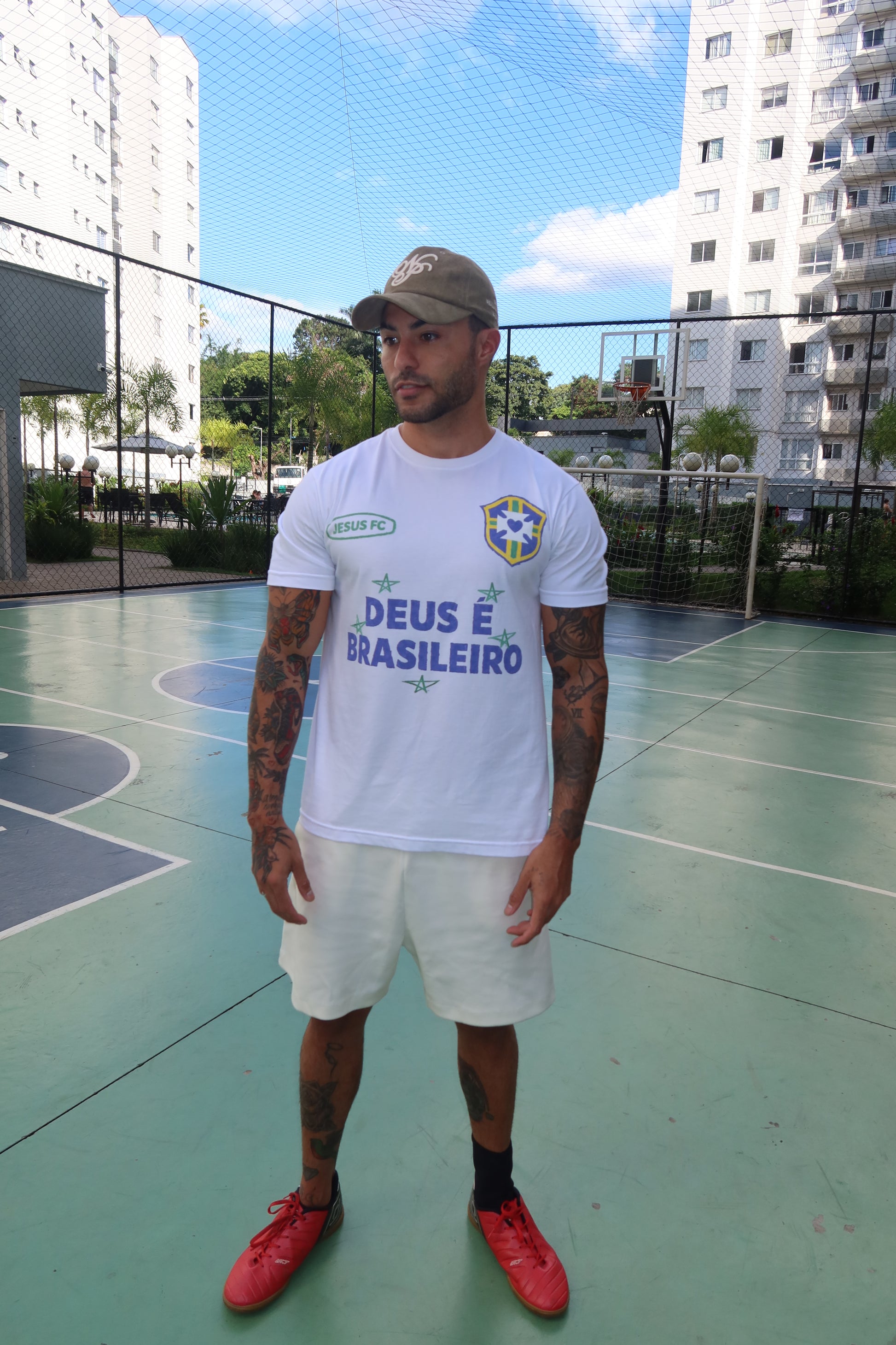 TEE CLÁSSICA 'DEUS É BRASILEIRO'