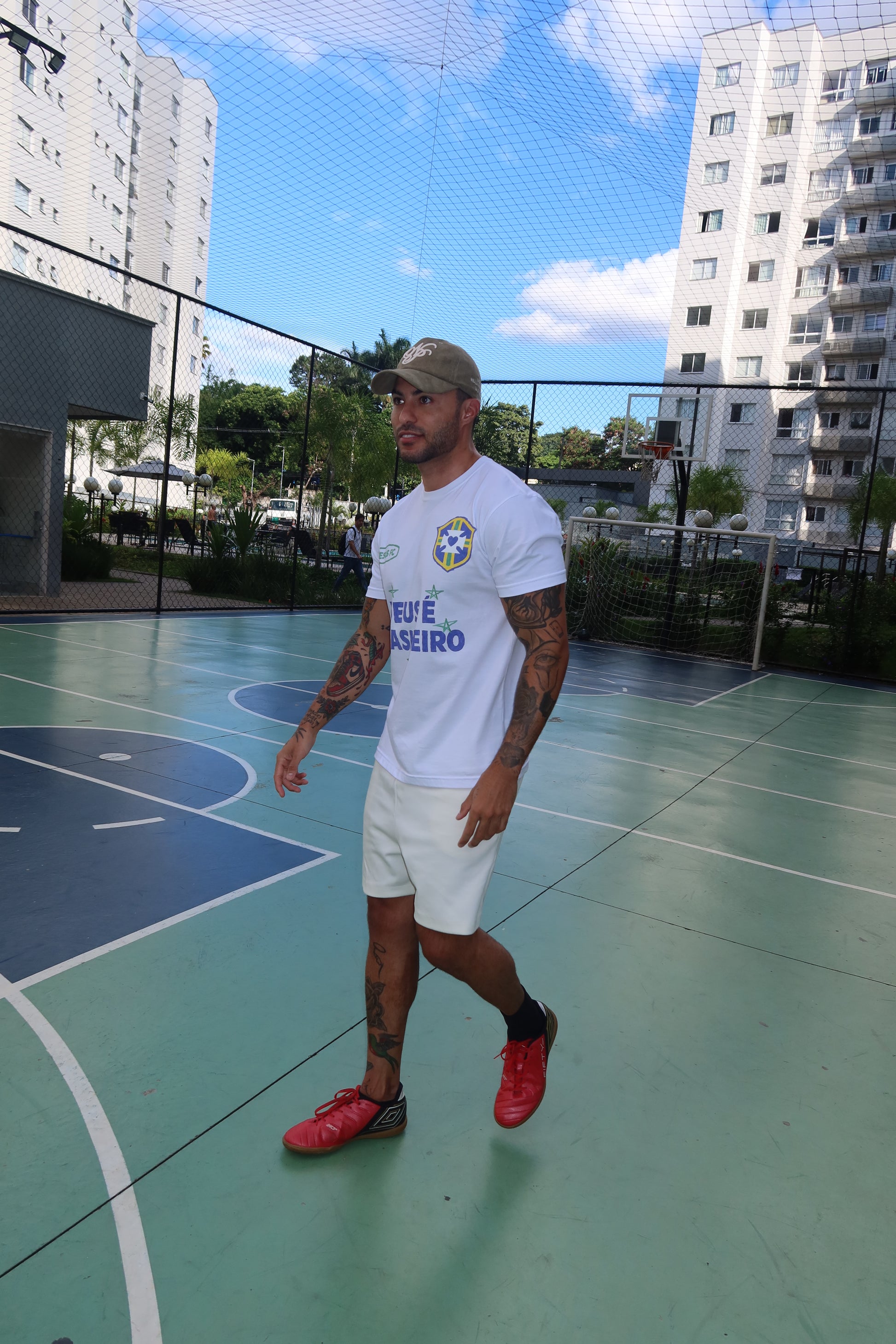 TEE CLÁSSICA 'DEUS É BRASILEIRO'