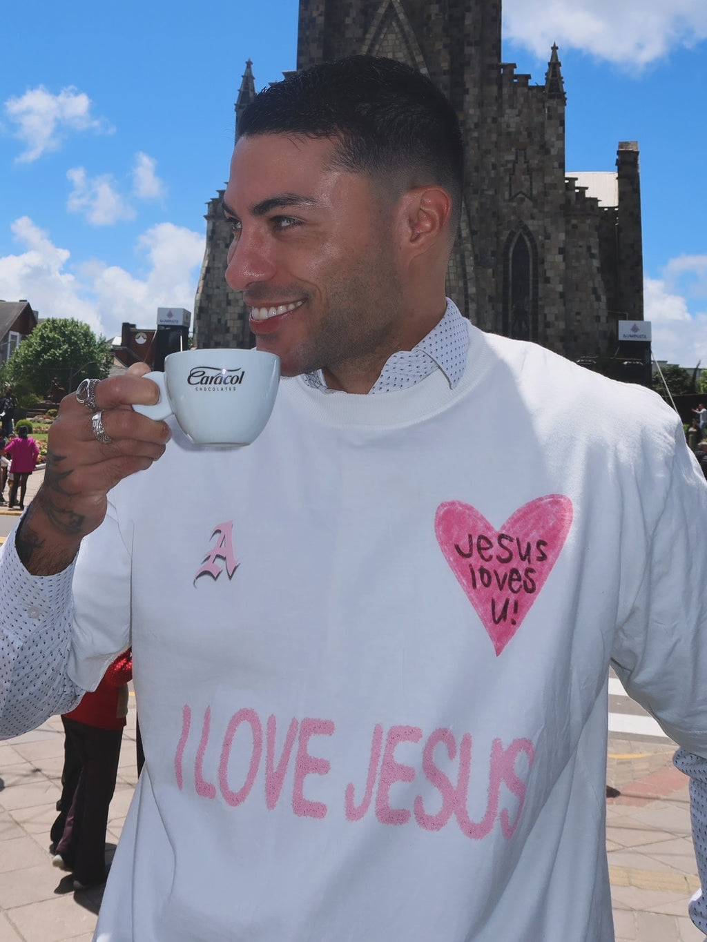CAMISETA OVERSIZED 'JESUS LOVES U'