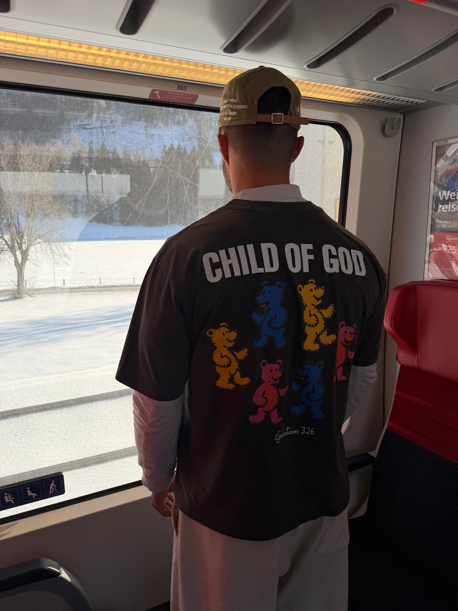 CAMISETA BOXY ‘FILHOS DE DEUS’ [FRENTE E COSTAS]