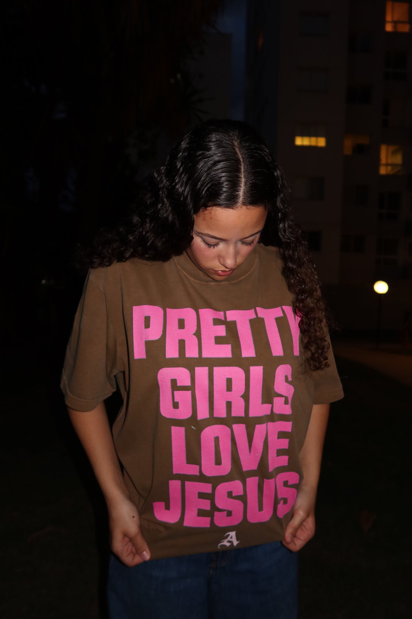 TEE OVERSIZED 'PRETTY GIRLS - INGLÊS'