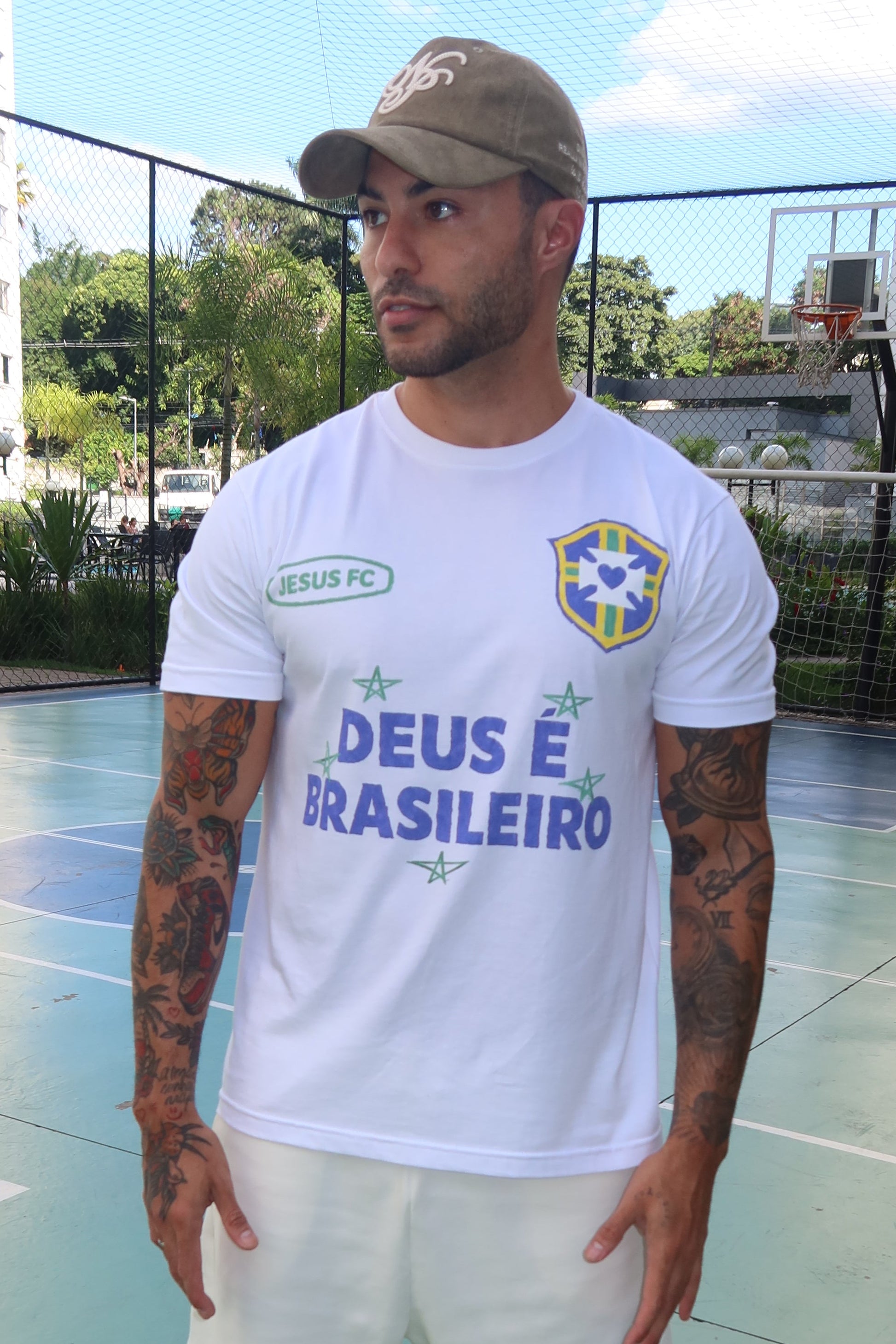 TEE CLÁSSICA 'DEUS É BRASILEIRO'