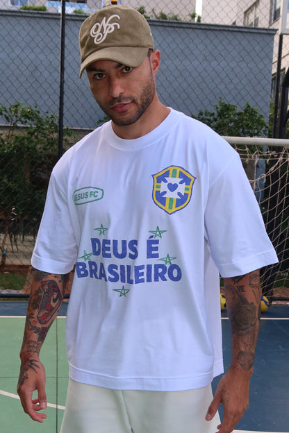 TEE BOXY 'DEUS É BRASILEIRO' - BRANCO