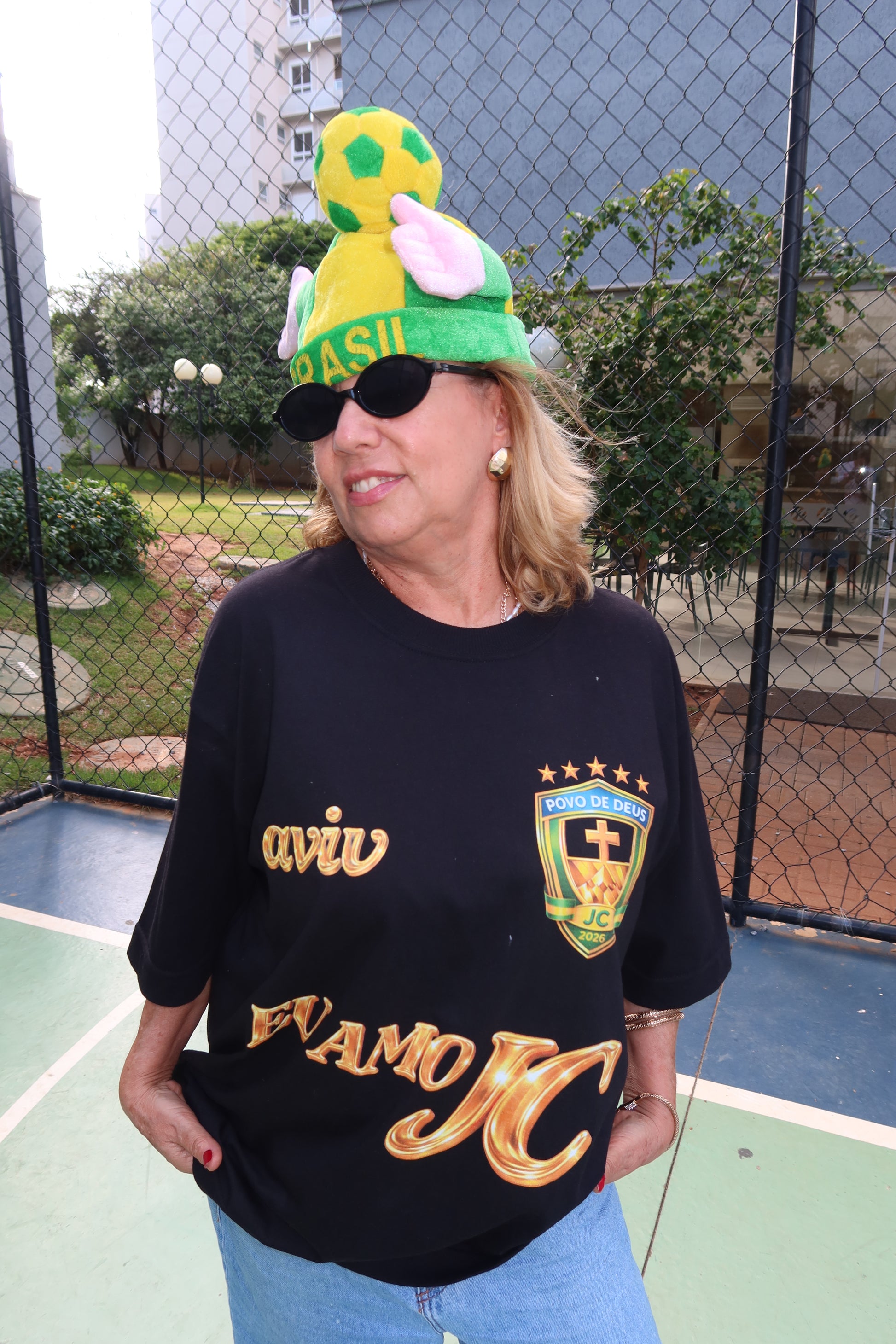 TEE BOXY 'JESUS FC - DOURADO'