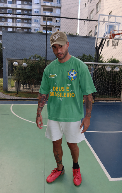 TEE BOXY 'DEUS É BRASILEIRO' - VERDE ESTONADO