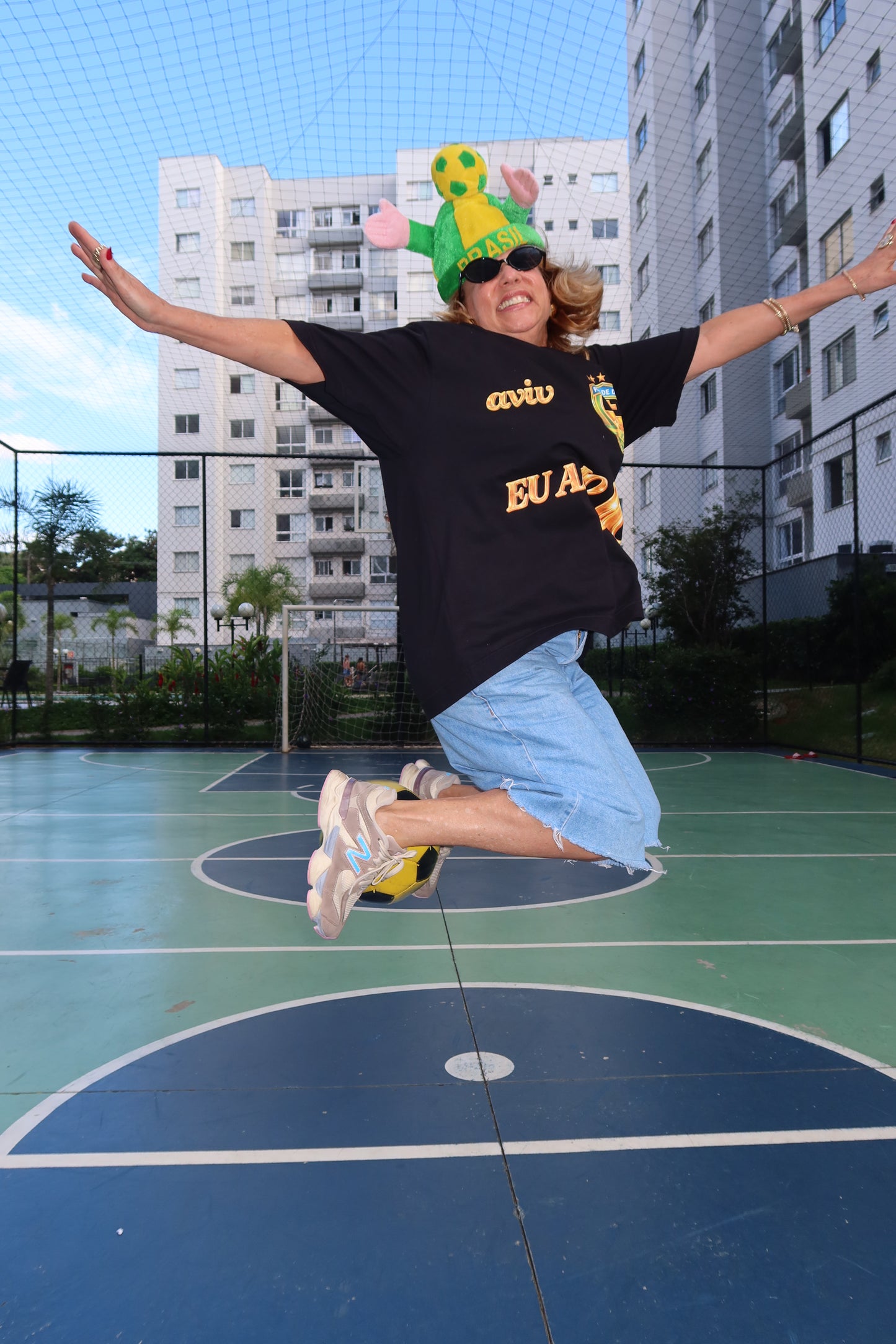 TEE BOXY 'JESUS FC - DOURADO'