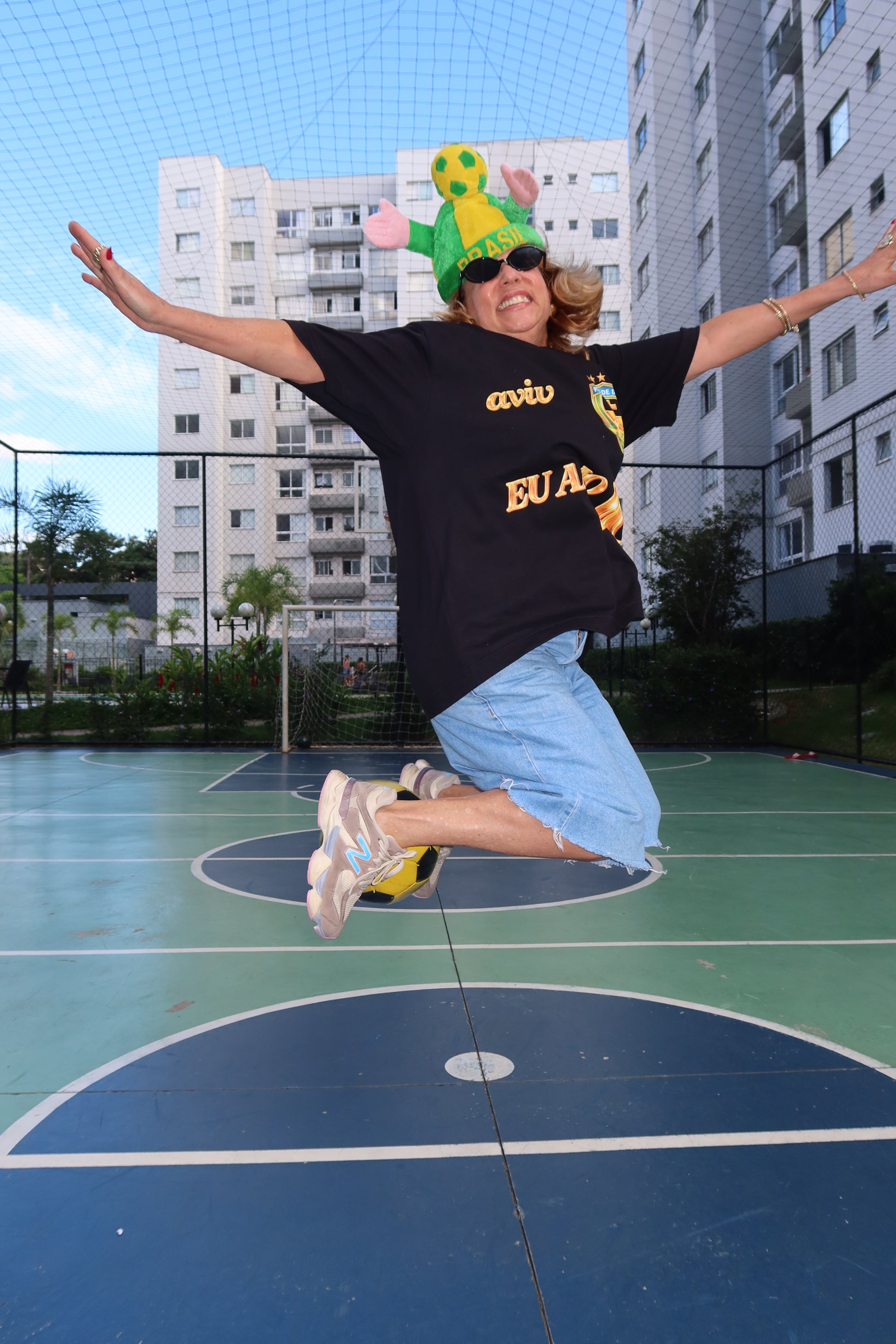 TEE BOXY 'JESUS FC - DOURADO'