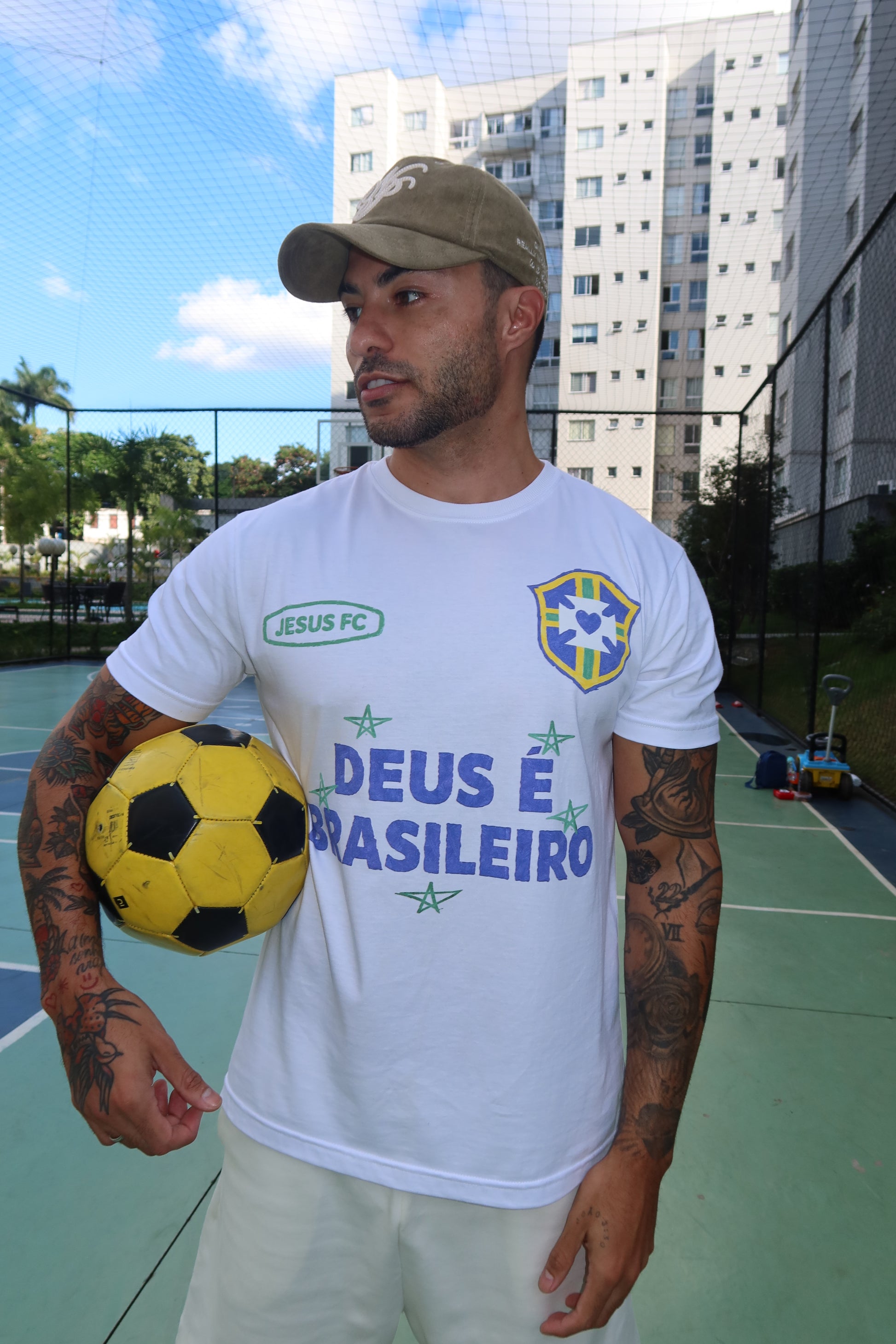 TEE CLÁSSICA 'DEUS É BRASILEIRO'