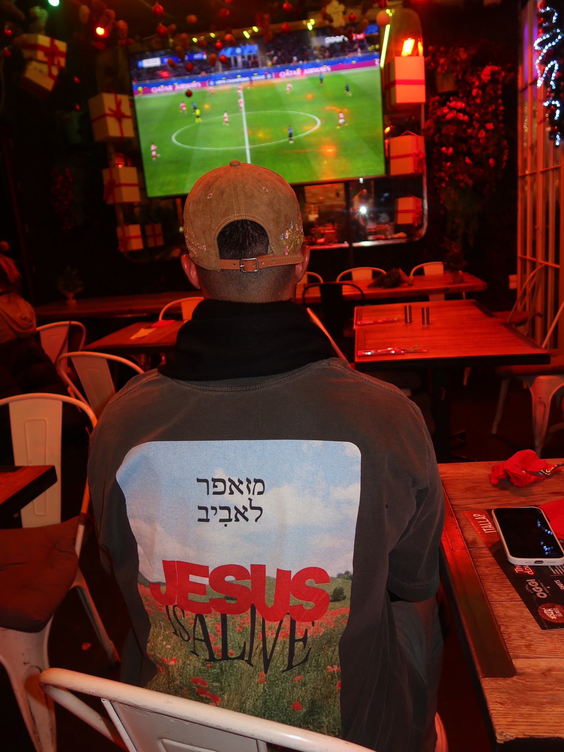 CAMISETA BOXY 'JESUS IS ALIVE' [FRENTE E COSTAS]