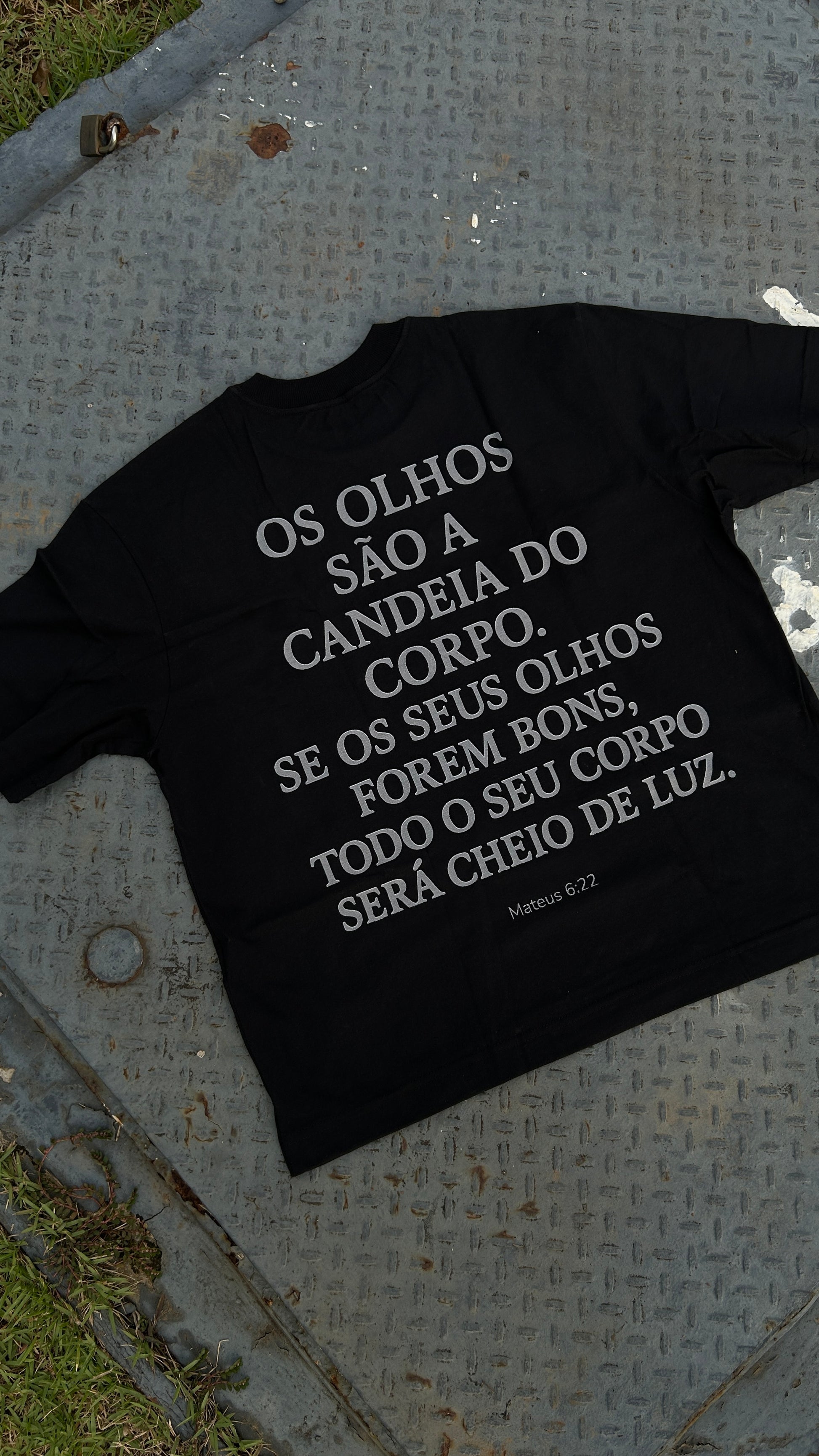 CAMISETA OVERSIZED 'OLHOS' [FRENTE E COSTAS]