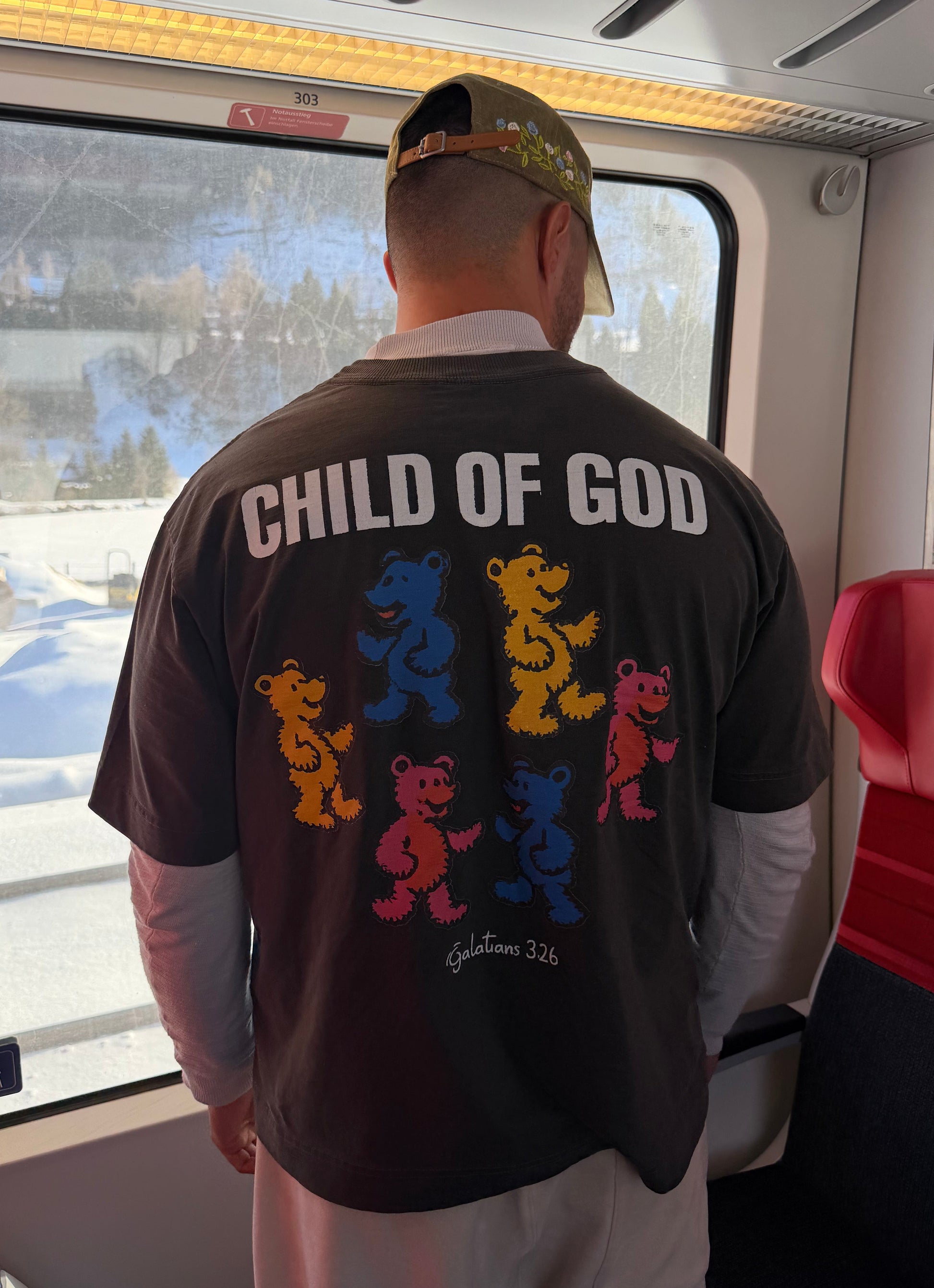 CAMISETA BOXY ‘FILHOS DE DEUS’ [FRENTE E COSTAS]