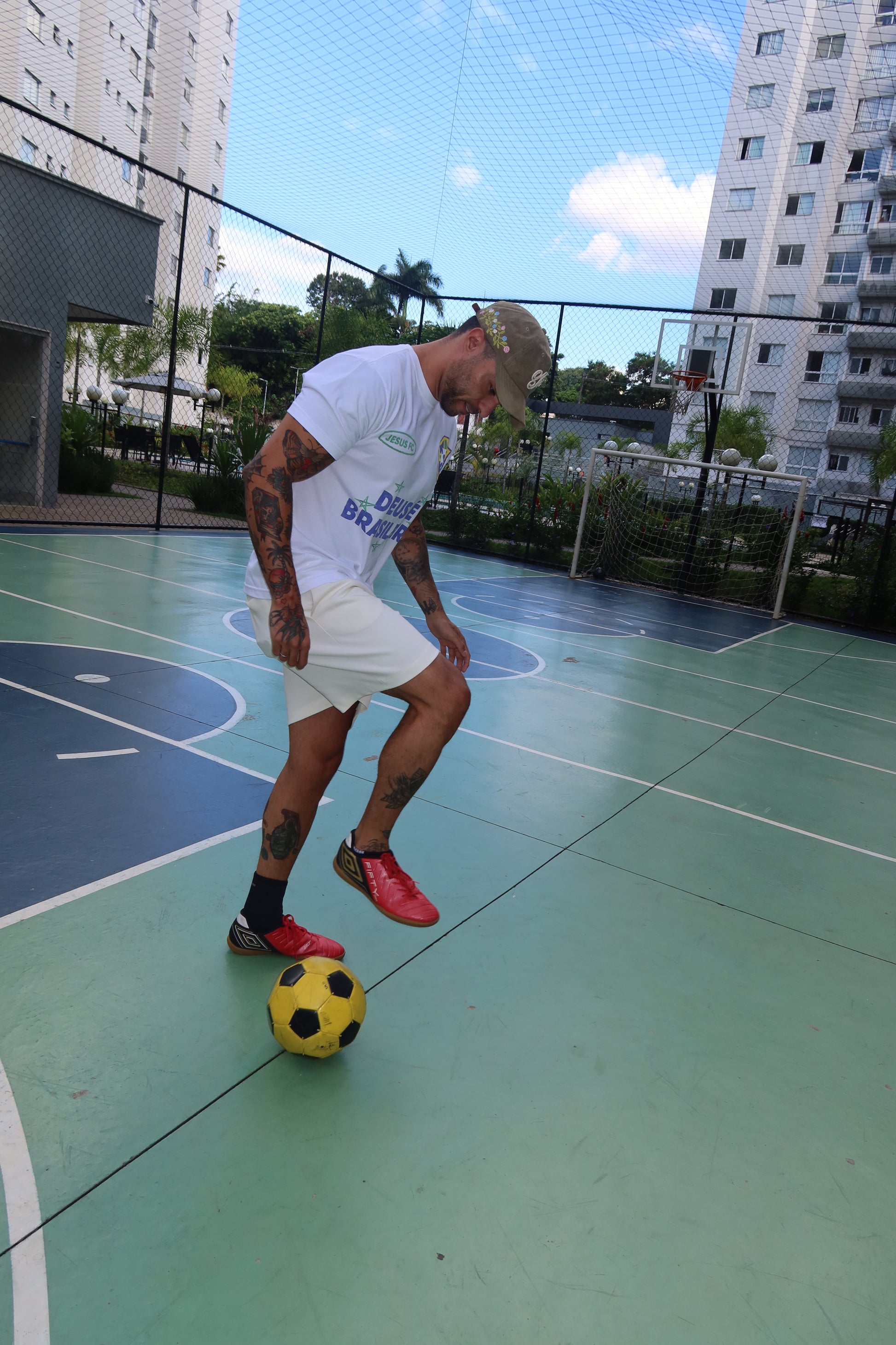 TEE CLÁSSICA 'DEUS É BRASILEIRO'