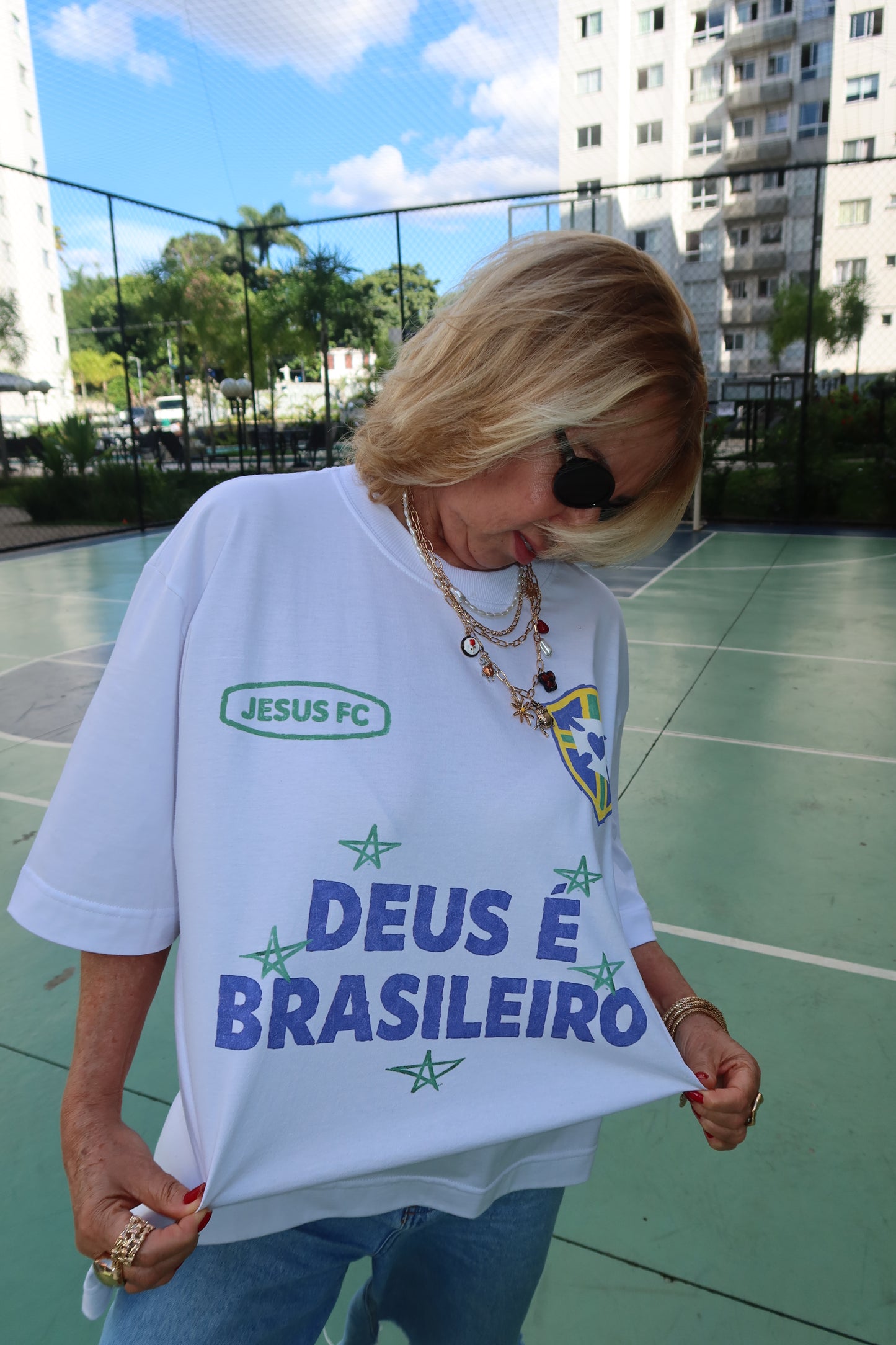 TEE BOXY 'DEUS É BRASILEIRO' - BRANCO