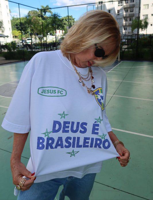 TEE OVERSIZED 'DEUS É BRASILEIRO' - BRANCO