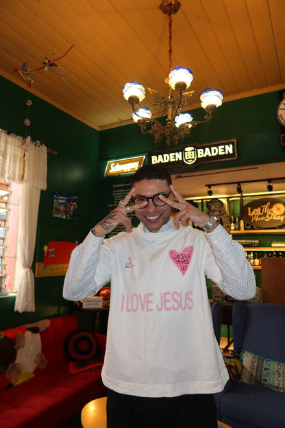 TEE BOXY 'JESUS LOVES U'