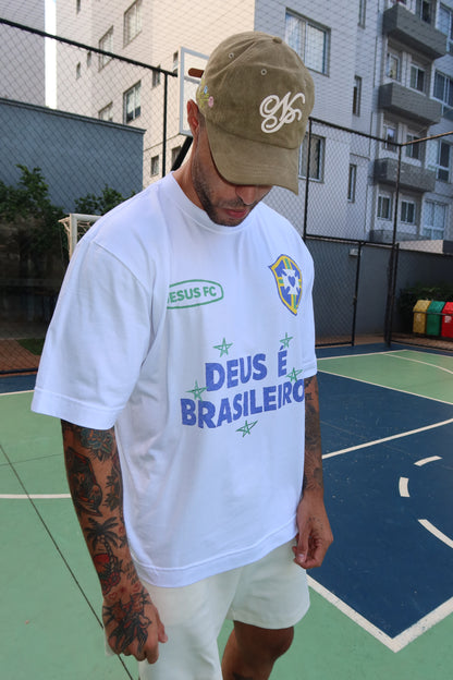 TEE BOXY 'DEUS É BRASILEIRO' - BRANCO