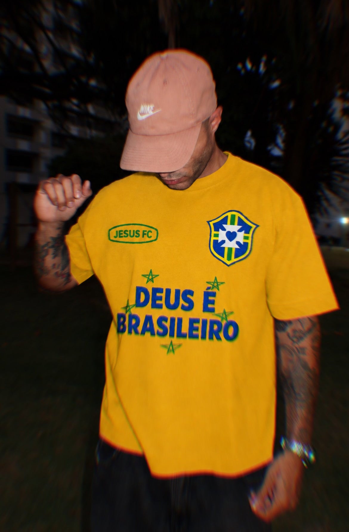 TEE BOXY 'DEUS É BRASILEIRO' - AMARELO ESTONADO