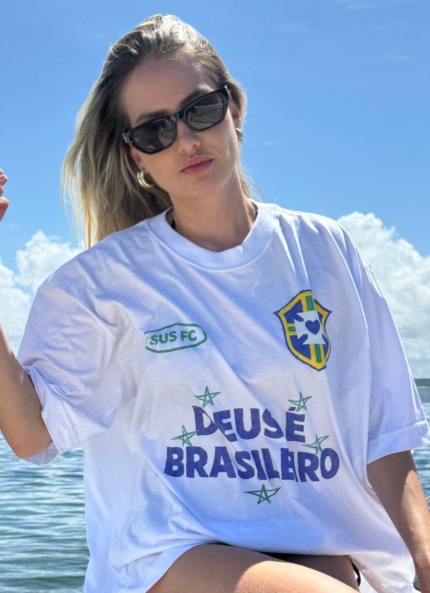 TEE BOXY 'DEUS É BRASILEIRO' - BRANCO