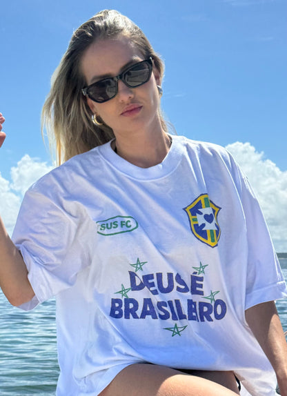 TEE BOXY 'DEUS É BRASILEIRO' - BRANCO