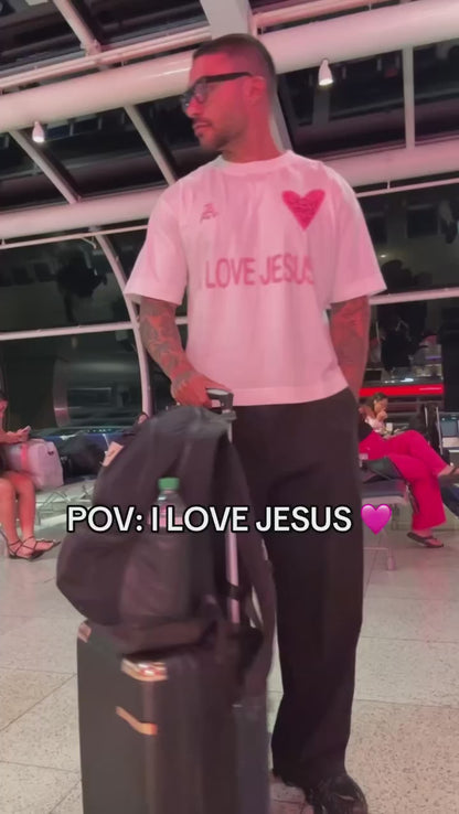 TEE BOXY 'JESUS LOVES U'
